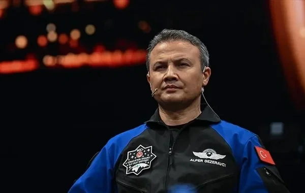 Türkiyənin ilk astronavtına general rütbəsi verildi