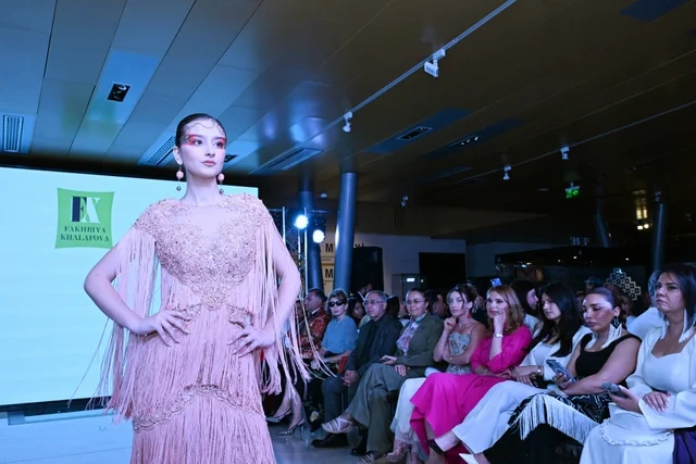 Azərbaycan Milli Xalça Muzeyində "Zamanın naxışları" moda nümayişi təşkil olunub - FOTO
