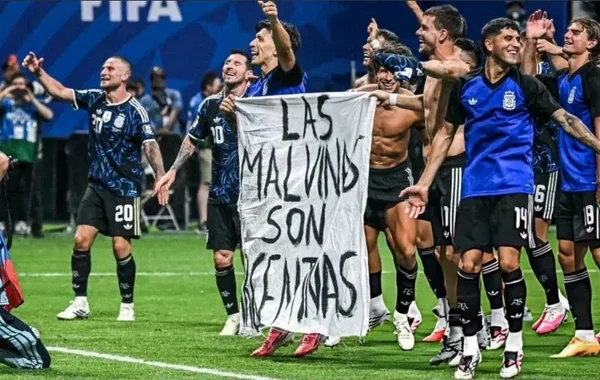 ABŞ argentinalı futbolçuların siyasi pankart qaldırmasına münasibətini açıqladı