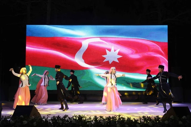 Xətai rayonunda Beynəlxalq Azərbaycan Muğamı və Musiqisi Günü münasibətilə konsert təşkil olunub