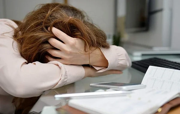 Yuxudan sonra keçməyən yorğunluq hansı xəstəliklərin əlaməti ola bilər?