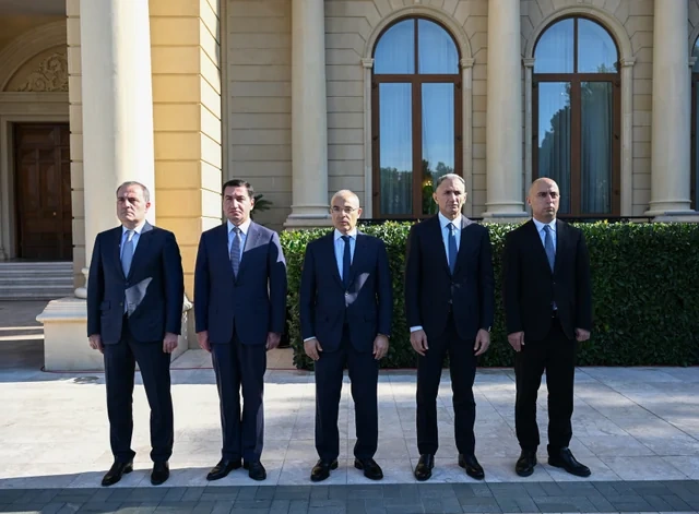 İlham Əliyev Kambocanın baş nazirini qarşılayıb - Foto