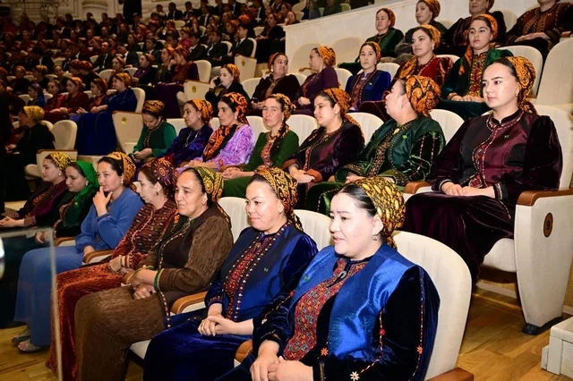 Azərbaycan və Türkmənistan Dövlət Rəqs ansambllarının birgə konserti keçirilib - FOTO