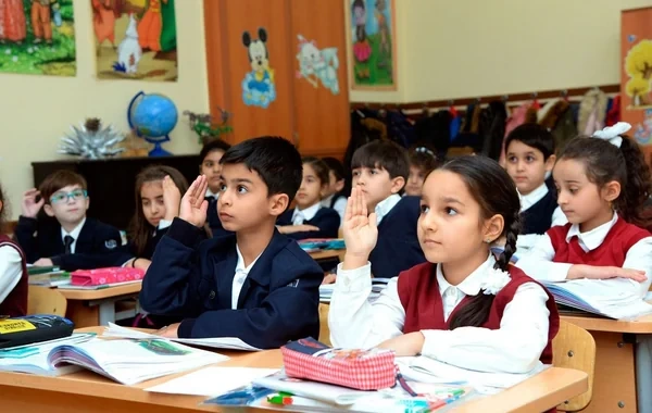 Məktəbdə geyim qaydaları uşaqların hüquqları ilə necə uzlaşdırılmalıdır? - Video