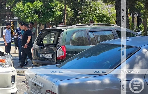 Sumqayıtda avtomobil əvvəl piyadanı, daha sonra digər maşını vurdu - FOTO