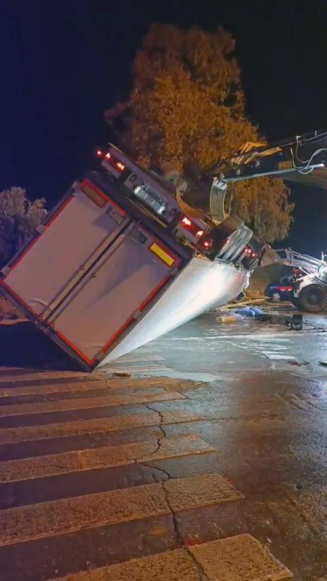 Türkiyədə DƏHŞƏT: Azərbaycanlı qadın aşan TIR-ın altında qalaraq öldü - FOTO/VİDEO