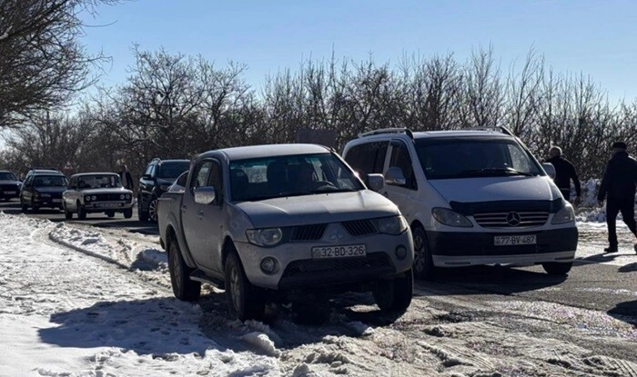 Buzlaşma: Bu yol bağlandı, 100-dən çox maşın... - Foto