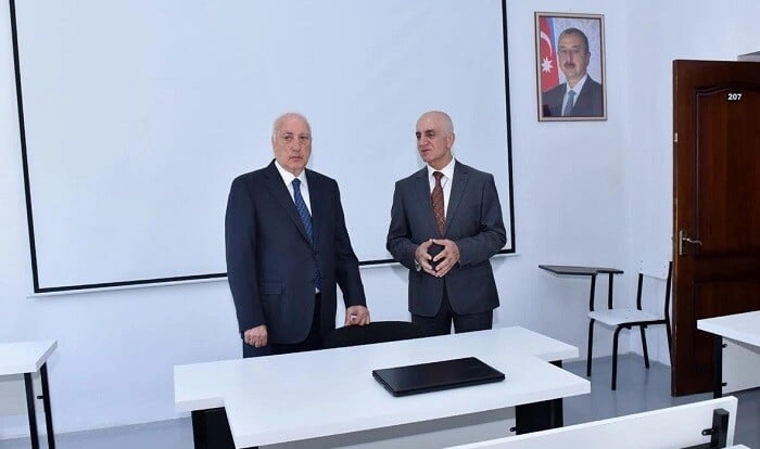 Zakir Fərəcov SDU-nun 3-cü tədris korpusunda... - Foto