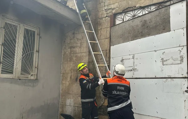Bakıda yaşayış binasında yanğın: Xəsarət alanlar var
