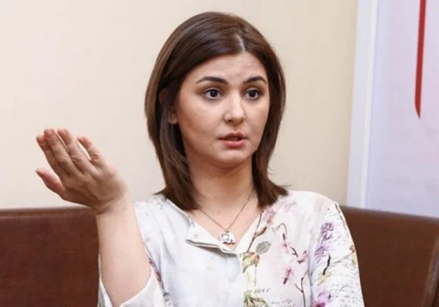 "Nəşriyyatlar yalnız özlərinin gəliri haqqında düşünürlər" - Niyə yazıçılar öz kitablarını küçədə satmalı olurlar?