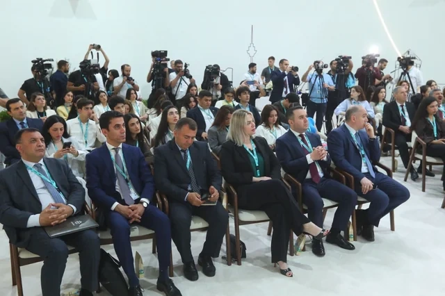 WUF13 yüksəksəviyyəli sessiyalar və rekord sayda iştirakçı ilə uğurla başa çatıb - FOTO
