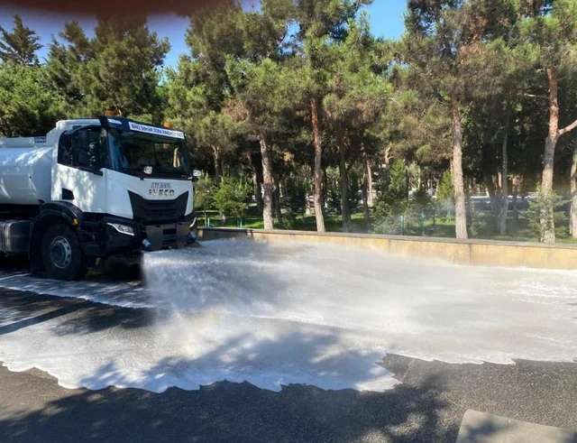Bu gün paytaxtın 544 küçəsi yuyuldu - FOTO