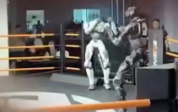 Çində humanoid robotlar rinqə çıxdı - VİDEO