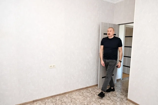 Prezident İlham Əliyev Xocalıda hərbi qulluqçular üçün nəzərdə tutulan fərdi evlərdə yaradılmış şəraitlə tanış olub