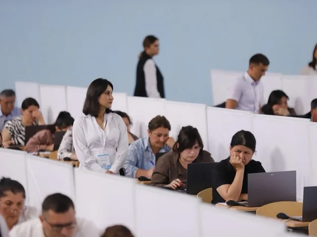Sertifikasiya imtahanı verən müəllimlərin NƏZƏRİNƏ