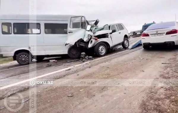 Ağcabədidə mikroavtobusla "Niva" toqquşdu: Xəsarət alanlar var - Video