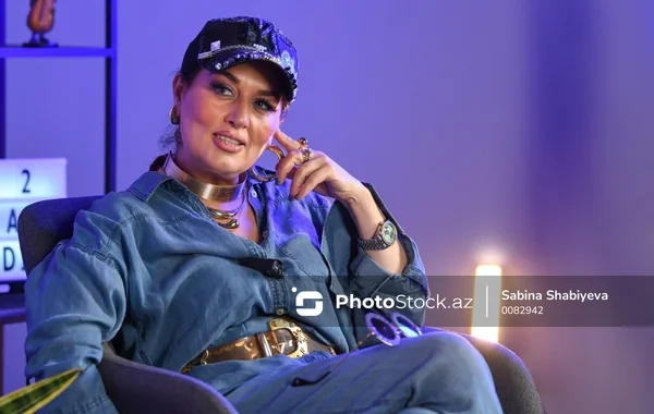 Elza Seyidcahan oxucularını təhqir etdi