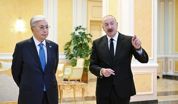 İlham Əliyev Tokayevi təbrik etdi
