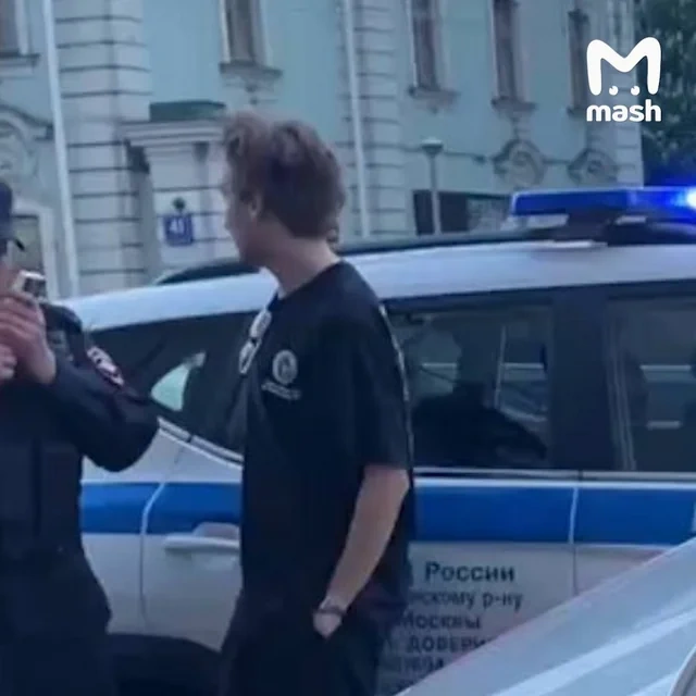 Moskvada avtomobil avtobus dayanacağına çırpılıb: Üç yaralı - FOTO - VİDEO