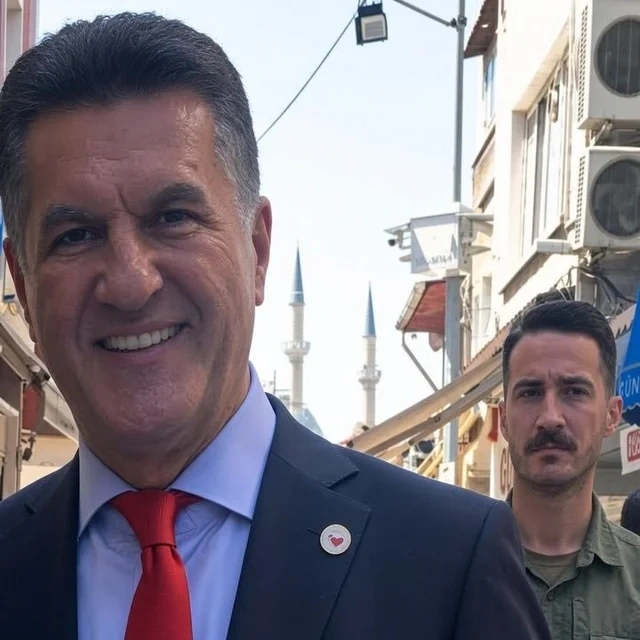 Susmaq üçün 150 min alsa da, etiraf etdi: Sibel Canın "qayınatası" olan deputatın cangüdəni ilə intim kadrları yayıldı - FOTO