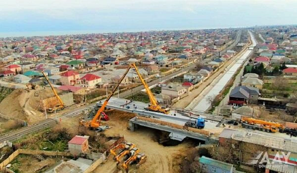 Magistral yol üzərində ikinci körpünün inşası davam edir
