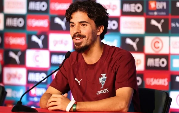 Portuqaliyanın baş nazirindən millinin futbolçularına anlamlı hədiyyə