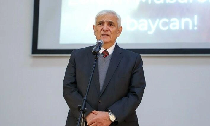 Kamal Abdullanın yubileyi ilə bağlı kitab…
