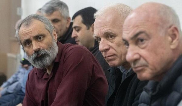Erməni terrorçuların məhkəməsi: hakimlər müşavirəyə getdi