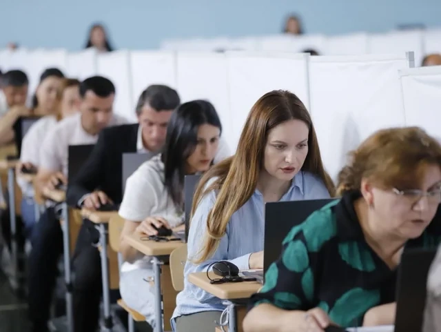Sertifikasiya imtahanı verən müəllimlərin NƏZƏRİNƏ