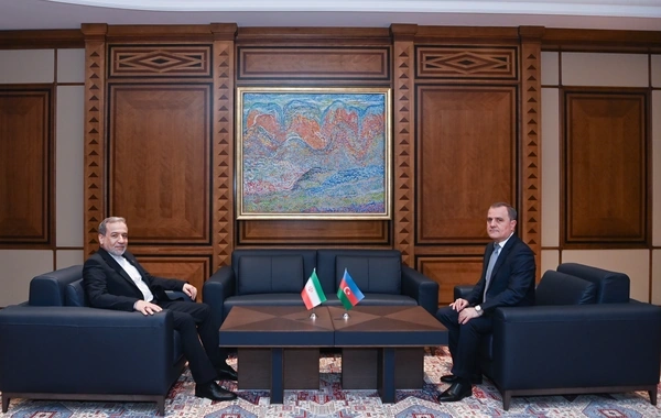 Ceyhun Bayramovla Abbas Əraqçı arasında təkbətək görüş başlayıb