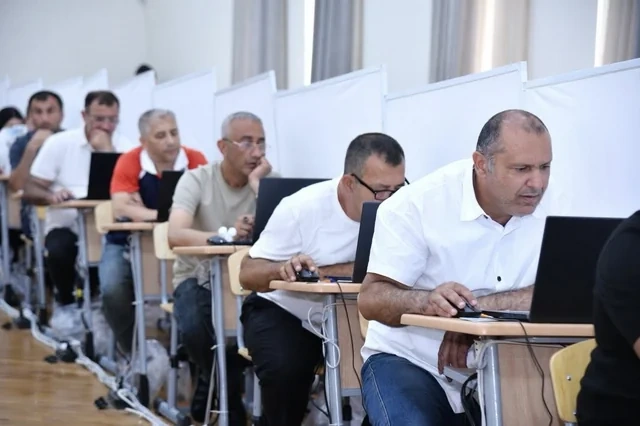 Sertifikasiya imtahanı verən müəllimlərin NƏZƏRİNƏ