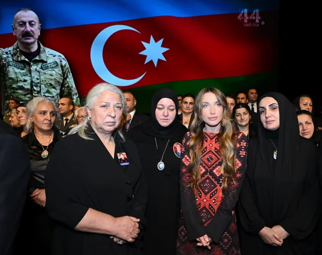 "44" bədii filminin premyerası baş tutub: Arzu Əliyeva və Alyona Əliyeva təqdimatda iştirak ediblər - Foto