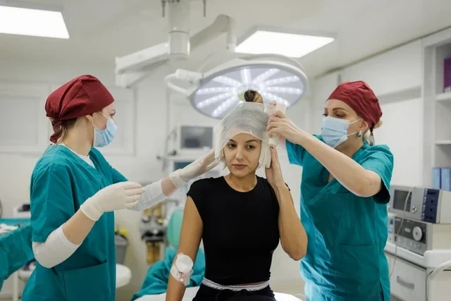 Asiyada yeni estetik çılğınlıq: "Elf qulaqları" trendə çevrilir - FOTO