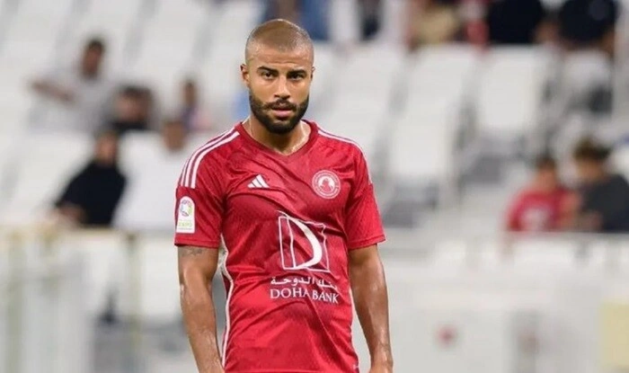 Məşhur futbolçu karyerasını bitirdi