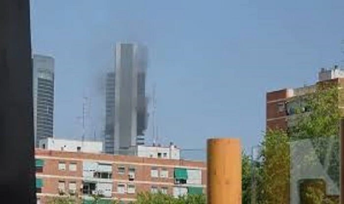 Madriddə ən hündür göydələnlərdən biri yanır - Video