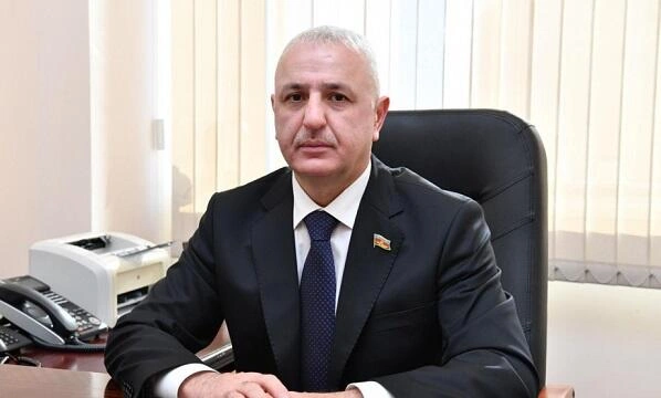 Deputat dəniz kənarında karate ilə məşğul oldu - Foto