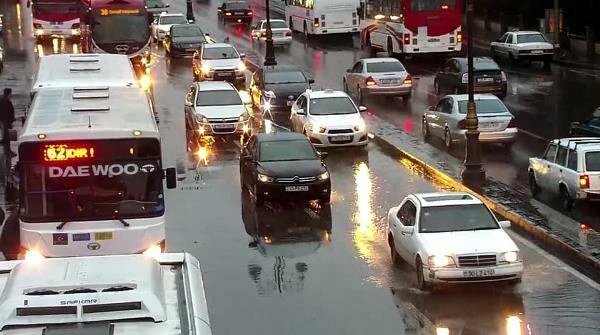 Yağıntılı və küləkli hava: yol polisi xəbərdarlıq etdi
