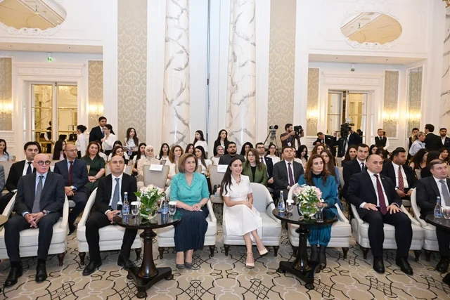 "Qızların təhsilinə dəstək" layihəsinin II Məzun Günü keçirilib - FOTO
