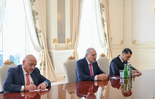 İlham Əliyev İordaniya baş nazirinin müavinini qəbul edib - FOTO