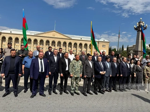 Naxçıvan, Gəncə və Sumqayıtda Azərbaycan Ordusunun 108 illiyi münasibətilə hərbi yürüşlər keçirilir - FOTO