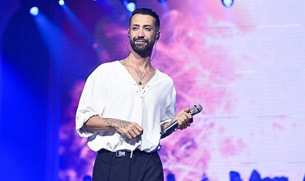 Məşhur türkiyəli müğənninin konsertində qorxulu anlar - Video