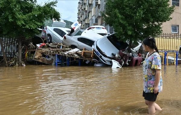 Çində leysan həyatı iflic etdi: 65 min nəfər təxliyə edildi