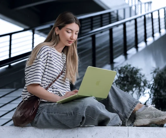 "MacBook Neo": Yeni əlçatan "MacBook"u almağın beş səbəbi