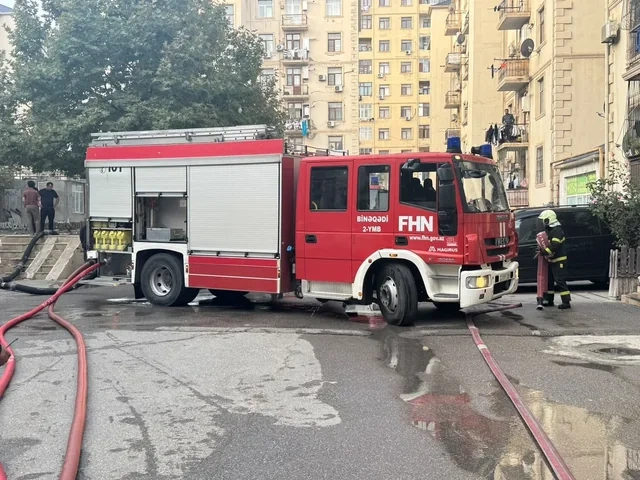 Xırdalanda yaşayış kompleksində yanğın baş verib - Foto/Video