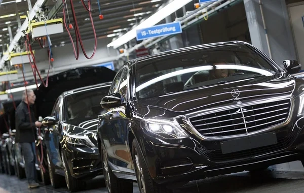 Alman avtomobil nəhəngləri böhran içində: Gəlirlər azalır
