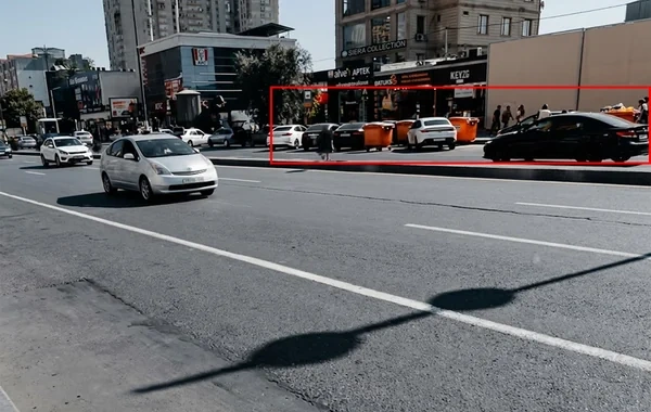 Yasamalda zibil konteynerləri avtobus zolağına düzülüb - VİDEO