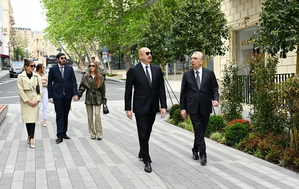 İlham Əliyev Bakının İslam Səfərli küçəsinin yenidənqurmadan sonra açılışında iştirak edib - FOTO