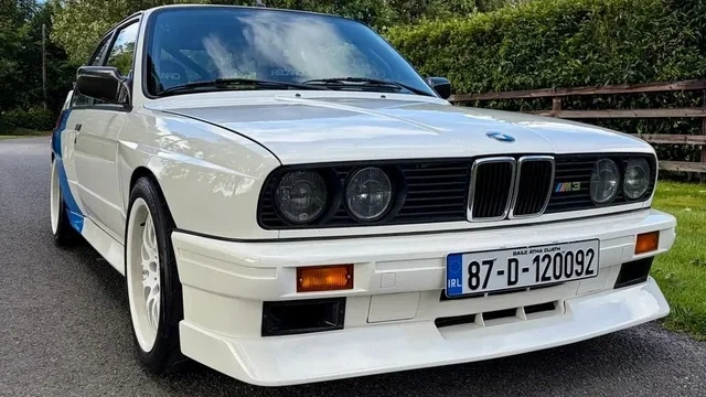 Əvvəllər məşhur müğənniyə məxsus olan "BMW M3 E30" hərraca çıxarılır - FOTO