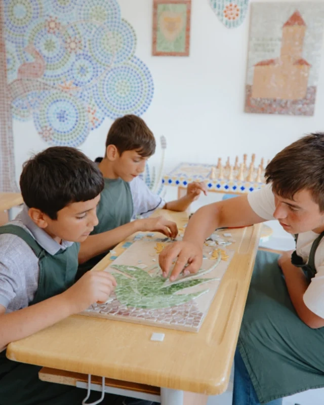 Leyla Əliyeva və Arzu Əliyeva inteqrasiya təlimli internat tipli ümumtəhsil məktəbində olublar - FOTO