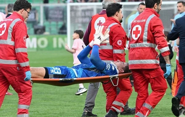 Yurgen Klinsmanın oğlu matç zamanı boynunu sındırıb